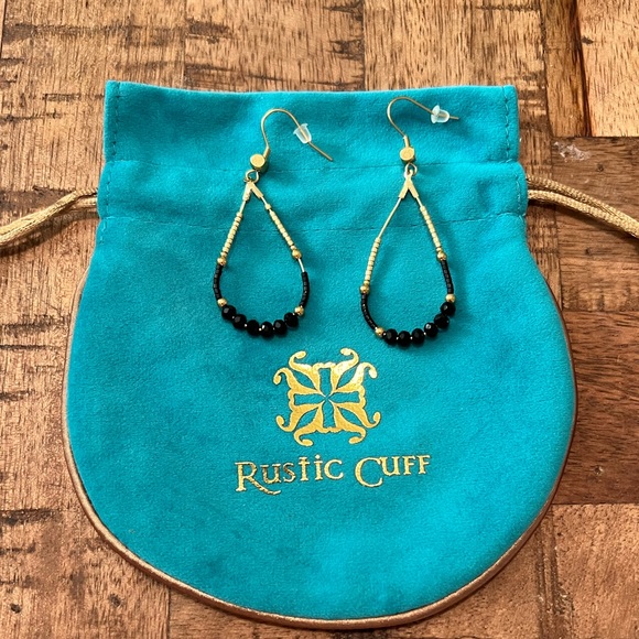Rustic cuff new black and gold earrings - Picture 2 of 3